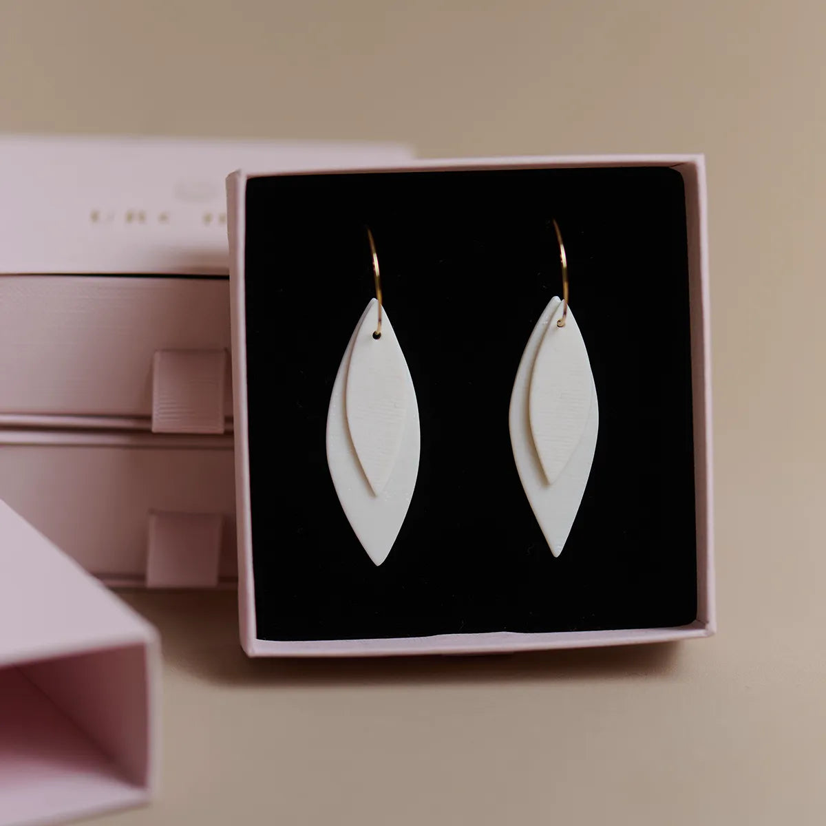 JEWELLERY_earrings_porcelain_double_surfs_box_284a27c5-dcb9-4581-a0ec-750292060c8e.webp