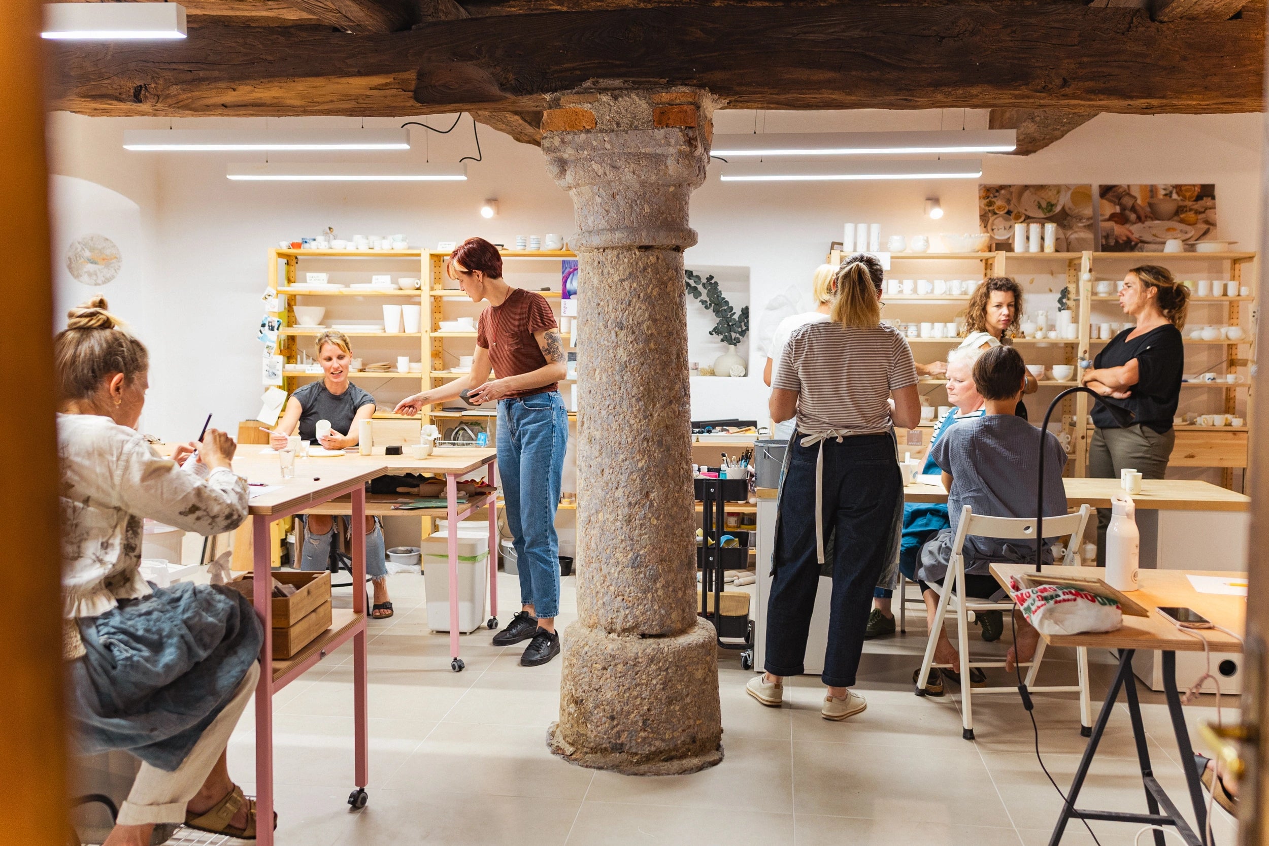 DELAVNICA Ročno grajenje glinenih oblik: Izdelaj si set za svojo jed / WORKSHOP Handbuilding: Make Your Favourite Set