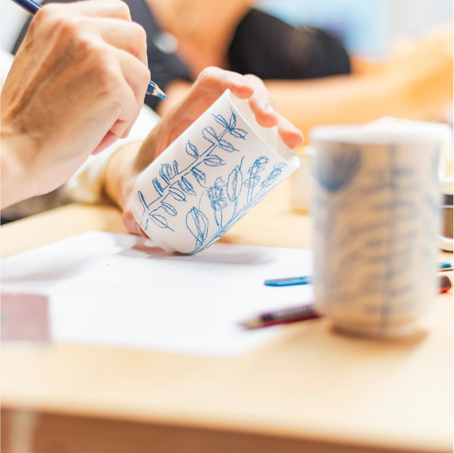 workshop-illustrating-porcelain-cup.webp