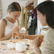 Tvoja zgodba na porcelanu, risanje in barvanje biskvitne skodelice / Your story on porcelain - drawing and painting on porcelain cup